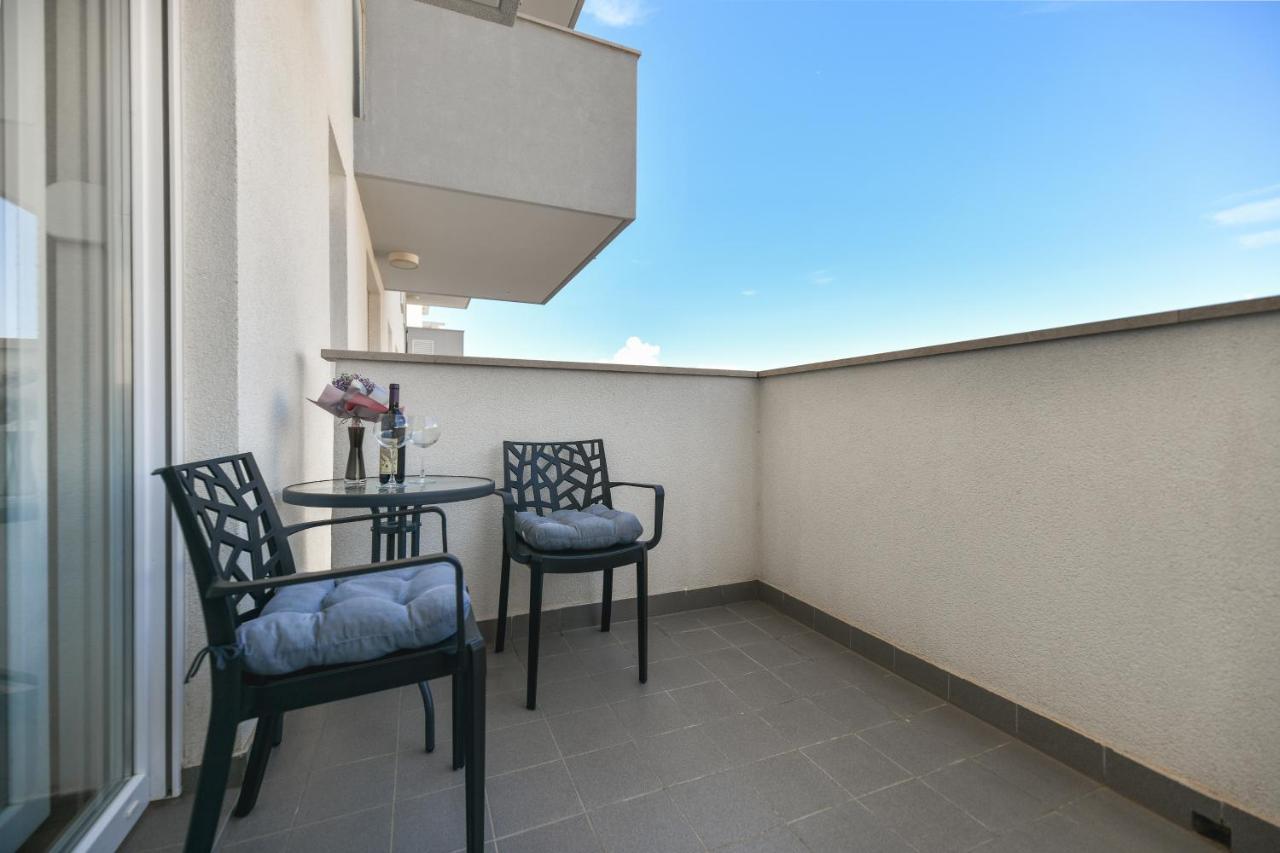 Modern Apartment For 2025' Vacation In Zadar Eksteriør bilde